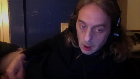 Snapshot of bangintoleather chatting on January 10, 2025, 2:46 am bangintoleather online show from January 10, 2025, 2:46 am