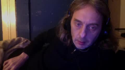 Snapshot of bangintoleather chatting on January 13, 2025, 2:28 am bangintoleather online show from January 13, 2025, 2:28 am
