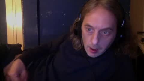 Snapshot of bangintoleather chatting on January 26, 2025, 2:45 am bangintoleather online show from January 26, 2025, 2:45 am