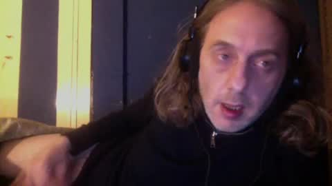 Snapshot of bangintoleather chatting on March 8, 2025, 3:28 am bangintoleather online show from March 8, 2025, 3:28 am