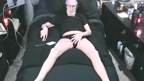 BANJOEY online show from April 16, 2026, 2:01 am