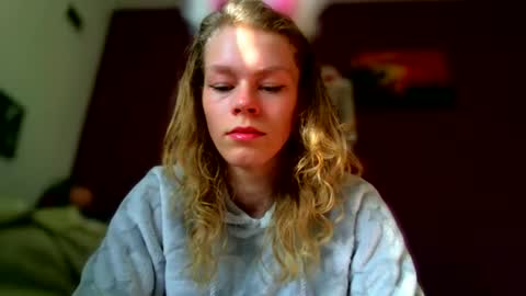 charliejones online show from September 23, 2025, 1:58 pm