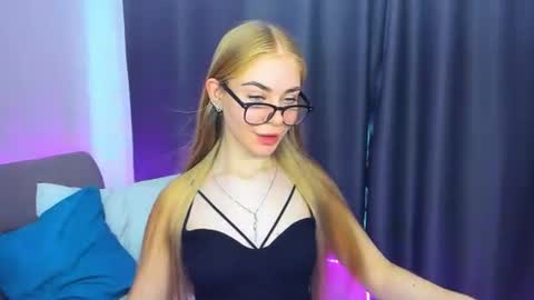 BarbaraChic online show from June 18, 2026, 11:03 am