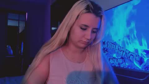 barbarasiren online show from October 7, 2025, 1:52 pm