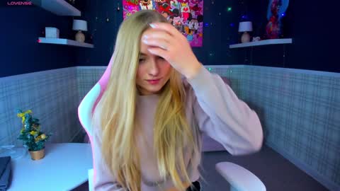 Snapshot of barbie_lis chatting on December 24, 2024, 12:00 am LisGTM2 Mon-Thu Sat 0100am-0700am online show from December 24, 2024, 12:00 am