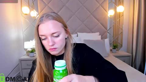 Snapshot of barbie_lis chatting on November 5, 2025, 12:43 am LisGTM2 Mon-Thu Sat 0100am-0700am online show from November 5, 2025, 12:43 am