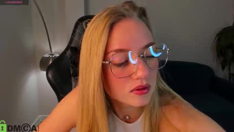 Snapshot of barbie_lis chatting on November 17, 2025, 12:16 am LisGTM2 Mon-Thu Sat 0100am-0700am online show from November 17, 2025, 12:16 am