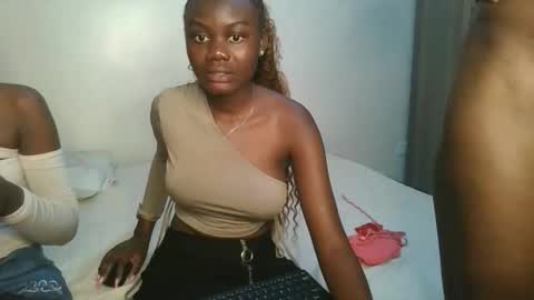 queen online show from October 19, 2025, 5:35 pm