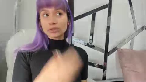 Barbie online show from October 1, 2025, 1:06 pm