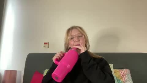 Snapshot of barbiegirl966 chatting on January 6, 2025, 11:18 am barbiegirl966 online show from January 6, 2025, 11:18 am