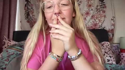 Snapshot of barbiegirl966 chatting on October 5, 2025, 9:29 am barbiegirl966 online show from October 5, 2025, 9:29 am