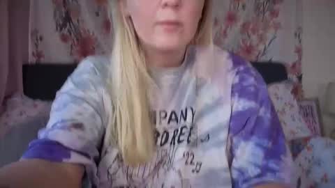 Snapshot of barbiegirl966 chatting on October 13, 2025, 8:36 am barbiegirl966 online show from October 13, 2025, 8:36 am