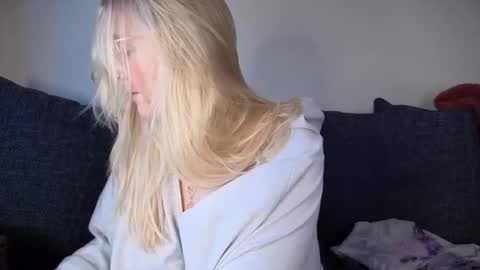 Snapshot of barbiegirl966 chatting on November 2, 2025, 10:06 am barbiegirl966 online show from November 2, 2025, 10:06 am