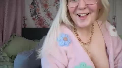 Snapshot of barbiegirl966 chatting on November 11, 2025, 9:42 am barbiegirl966 online show from November 11, 2025, 9:42 am