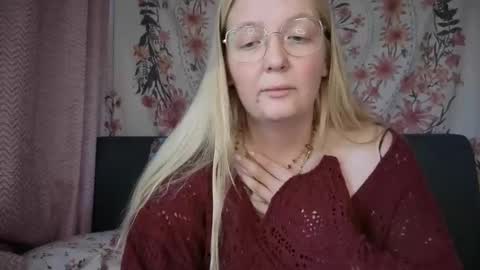 Snapshot of barbiegirl966 chatting on November 25, 2025, 11:21 am barbiegirl966 online show from November 25, 2025, 11:21 am