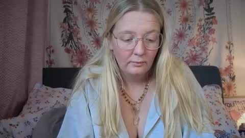 Snapshot of barbiegirl966 chatting on November 28, 2025, 10:51 am barbiegirl966 online show from November 28, 2025, 10:51 am