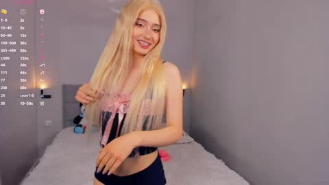 Mia online show from May 17, 2026, 3:08 pm