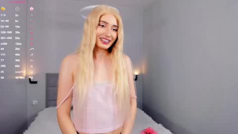 Mia online show from May 30, 2026, 2:47 pm