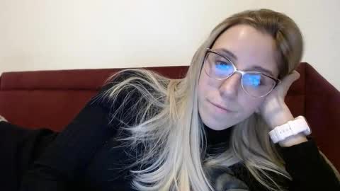 Snapshot of barelylegalblondy chatting on January 17, 2026, 6:11 pm Lena online show from January 17, 2026, 6:11 pm