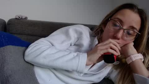 Lena online show from April 17, 2026, 9:23 am