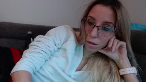 Lena online show from April 18, 2026, 5:28 pm