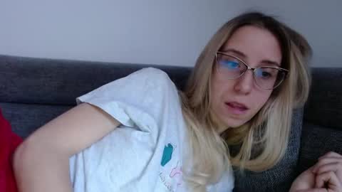 Snapshot of barelylegalblondy chatting on April 24, 2026, 7:11 am Lena online show from April 24, 2026, 7:11 am