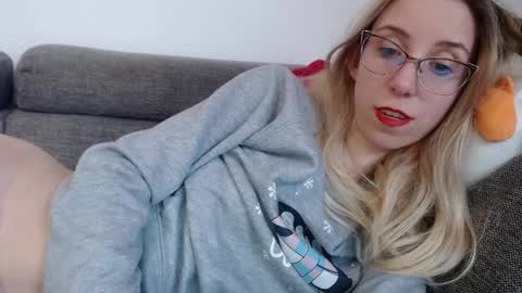 Snapshot of barelylegalblondy chatting on April 25, 2026, 4:26 pm Lena online show from April 25, 2026, 4:26 pm