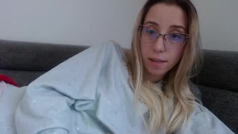 Snapshot of barelylegalblondy chatting on April 27, 2026, 5:00 pm Lena online show from April 27, 2026, 5:00 pm
