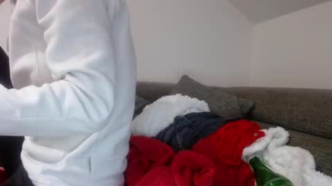 Snapshot of barelylegalblondy chatting on May 5, 2026, 6:27 pm Lena online show from May 5, 2026, 6:27 pm