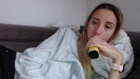 Snapshot of barelylegalblondy chatting on May 6, 2026, 8:19 am Lena online show from May 6, 2026, 8:19 am