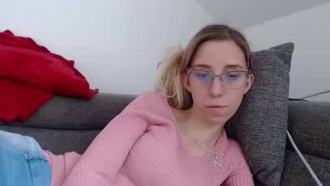 Snapshot of barelylegalblondy chatting on May 8, 2026, 4:01 pm Lena online show from May 8, 2026, 4:01 pm