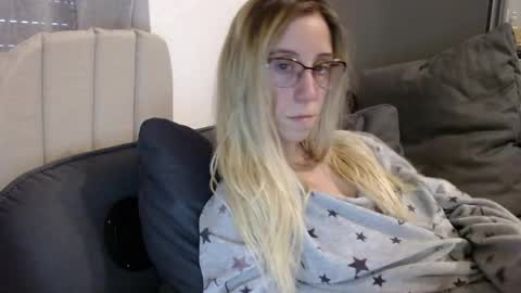 Snapshot of barelylegalblondy chatting on May 19, 2026, 5:30 pm Lena online show from May 19, 2026, 5:30 pm