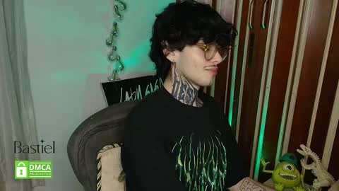 Snapshot of bastiel_ chatting on October 1, 2025, 1:55 am Bastiel online show from October 1, 2025, 1:55 am