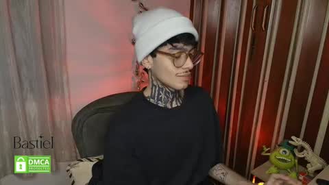 Snapshot of bastiel_ chatting on October 17, 2025, 2:48 am Bastiel online show from October 17, 2025, 2:48 am
