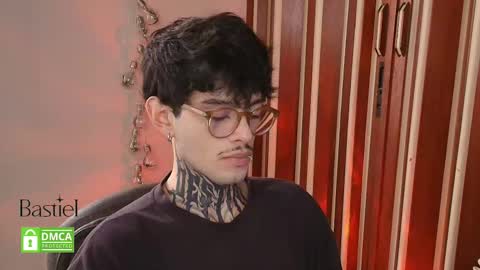 Snapshot of bastiel_ chatting on October 21, 2025, 10:10 pm Bastiel online show from October 21, 2025, 10:10 pm
