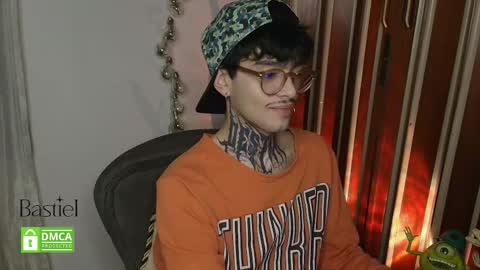 Snapshot of bastiel_ chatting on October 24, 2025, 2:19 am Bastiel online show from October 24, 2025, 2:19 am