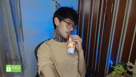 Snapshot of bastiel_ chatting on October 29, 2025, 4:59 am Bastiel online show from October 29, 2025, 4:59 am