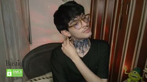 Snapshot of bastiel_ chatting on October 30, 2025, 1:51 am Bastiel online show from October 30, 2025, 1:51 am