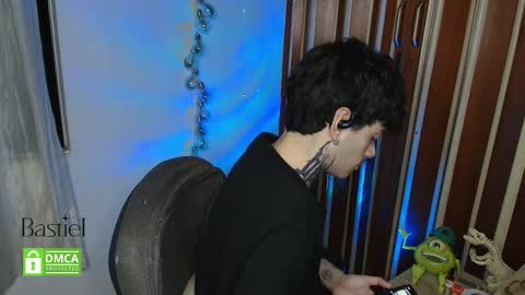Snapshot of bastiel_ chatting on October 31, 2025, 2:34 am Bastiel online show from October 31, 2025, 2:34 am