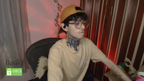 Snapshot of bastiel_ chatting on November 5, 2025, 2:22 am Bastiel online show from November 5, 2025, 2:22 am