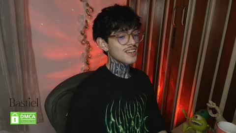 Snapshot of bastiel_ chatting on November 6, 2025, 2:45 am Bastiel online show from November 6, 2025, 2:45 am