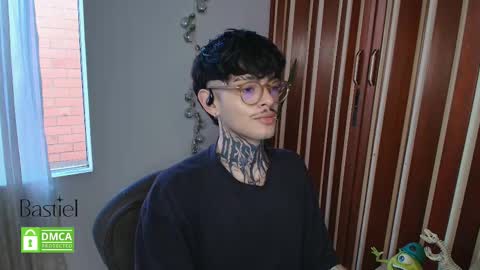Snapshot of bastiel_ chatting on November 11, 2025, 10:10 pm Bastiel online show from November 11, 2025, 10:10 pm