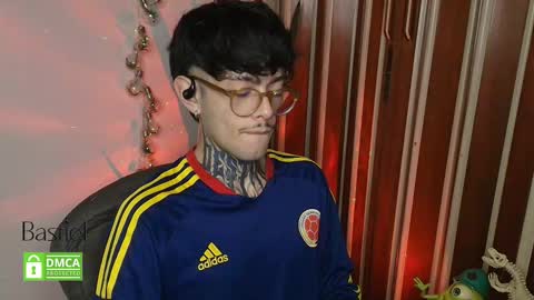 Snapshot of bastiel_ chatting on November 13, 2025, 2:21 am Bastiel online show from November 13, 2025, 2:21 am