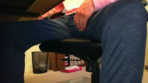 BateBro13 online show from May 19, 2026, 12:55 pm