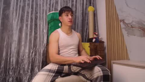 Snapshot of bayron_77 chatting on January 11, 2026, 2:05 am Bayron online show from January 11, 2026, 2:05 am