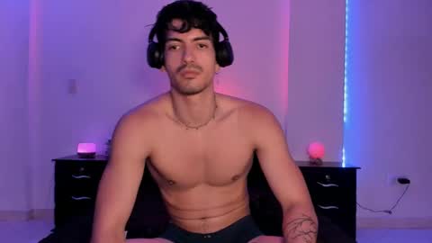 Snapshot of bbbeachboy chatting on January 3, 2025, 12:11 am Valentino online show from January 3, 2025, 12:11 am