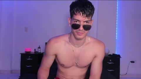 Snapshot of bbbeachboy chatting on February 4, 2025, 9:31 pm Valentino online show from February 4, 2025, 9:31 pm