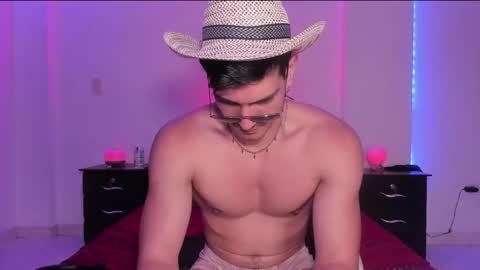 Snapshot of bbbeachboy chatting on February 22, 2025, 12:38 am Valentino online show from February 22, 2025, 12:38 am