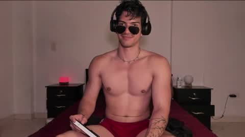 Snapshot of bbbeachboy chatting on March 9, 2025, 12:21 am Valentino online show from March 9, 2025, 12:21 am