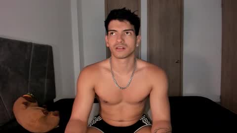Snapshot of bbbeachboy chatting on September 20, 2025, 9:49 pm Valentino online show from September 20, 2025, 9:49 pm